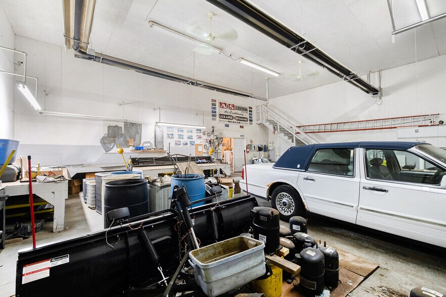 More Photos Of 2170 Lavelle Rd, Flint Flex For Sale