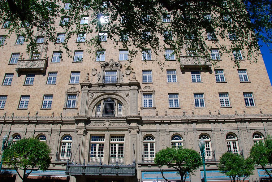 More Photos Of 300-310 N Mesa St, El Paso Office For Lease