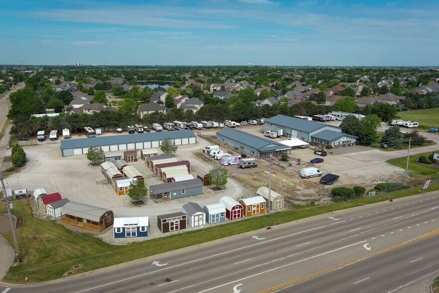 More Photos Of 1804 N Towanda Barnes Rd, Bloomington Flex For Lease