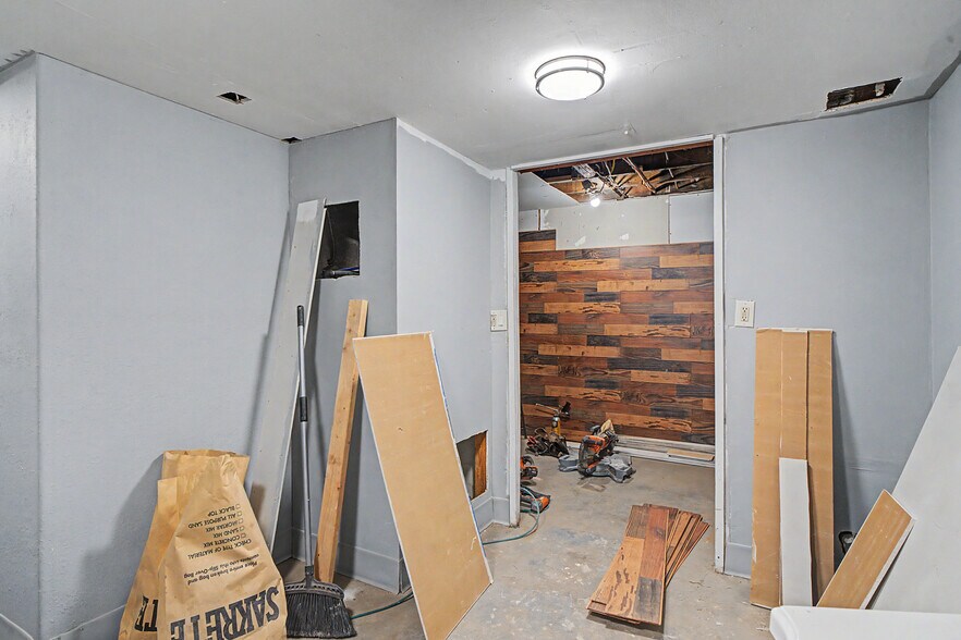 More Photos Of 330 Main Ave E, Soap Lake Freestanding For Lease