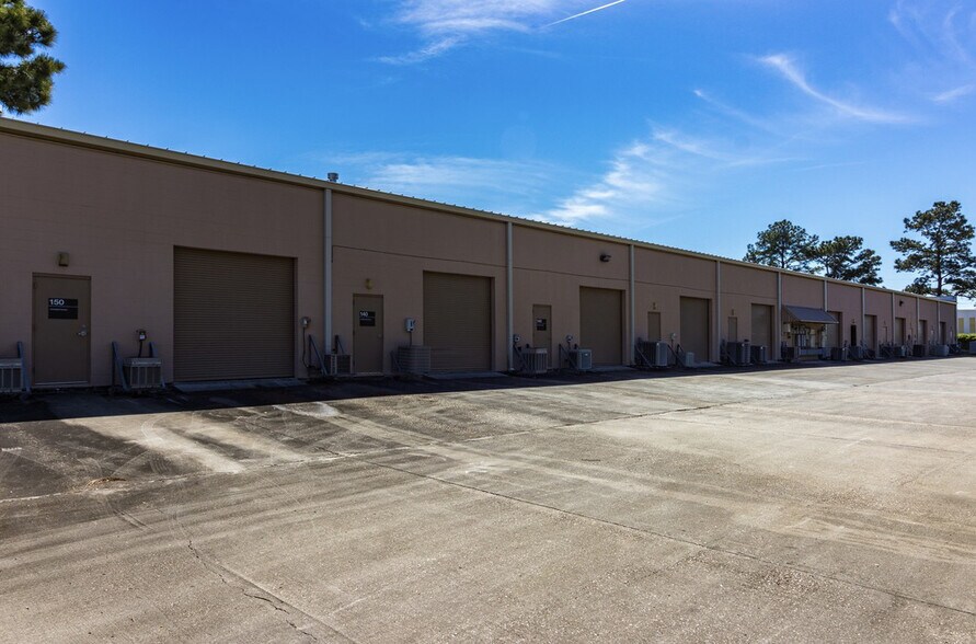 More Photos Of 115 James Dr W, Saint Rose Warehouse For Lease