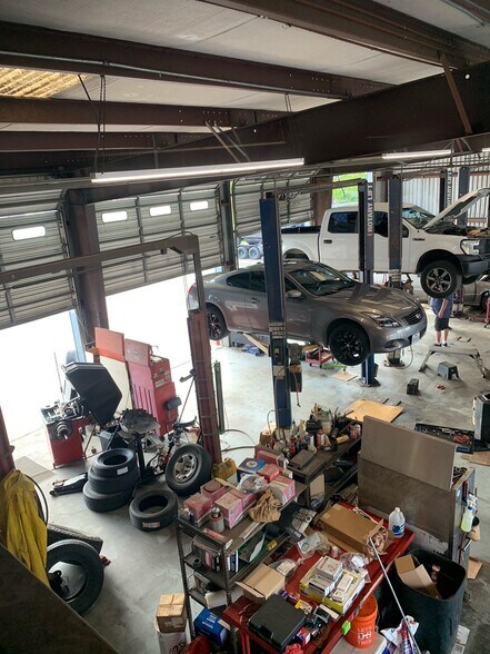 More Photos Of 200 Daniel Moore St, Portland Auto Repair For Sale