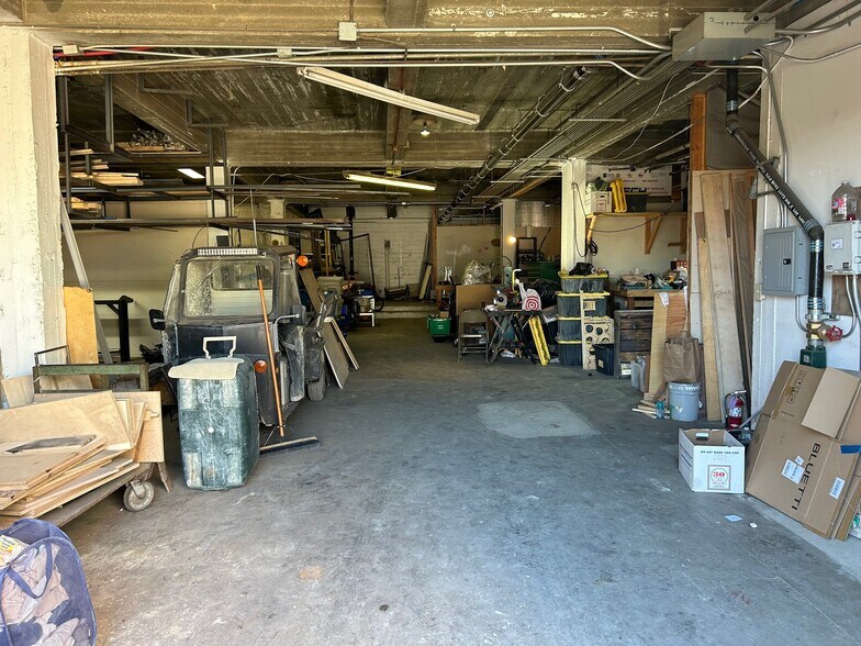 More Photos Of 951A Hudson Ave, San Francisco Warehouse For Lease