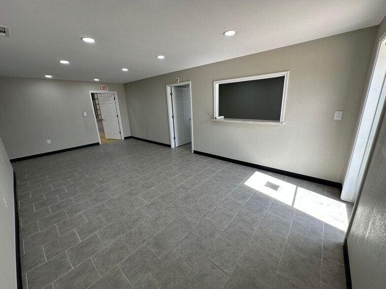 More Photos Of 1206 Windview St, Odessa Manufacturing For Lease