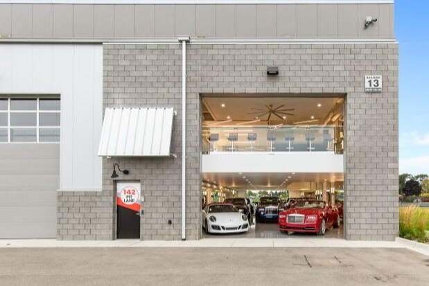 Primary Photo Of 142 Pit Ln, Pontiac Flex For Sale