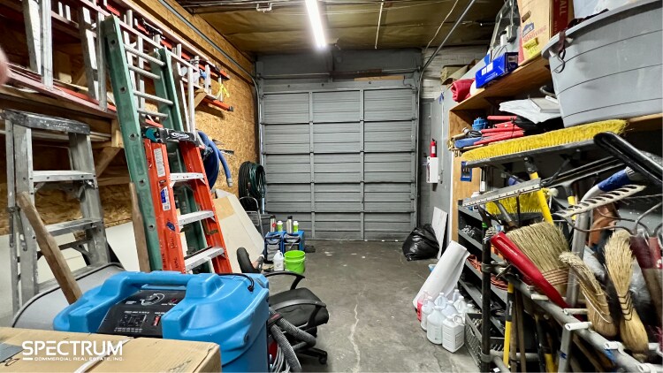 More Photos Of 15115 Califa St, Van Nuys Warehouse For Lease
