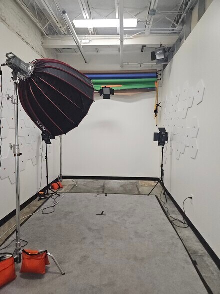 More Photos Of 914 Howell Mill Rd NW, Atlanta Office For Lease