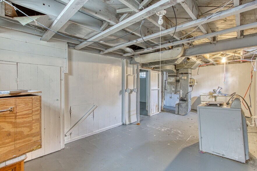 More Photos Of 12014 Duchess St, Detroit Flex For Sale