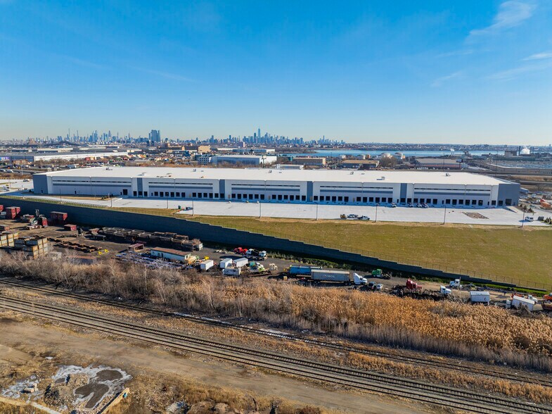 More Photos Of 105-161 Hyatt Ave, Newark Distribution For Lease