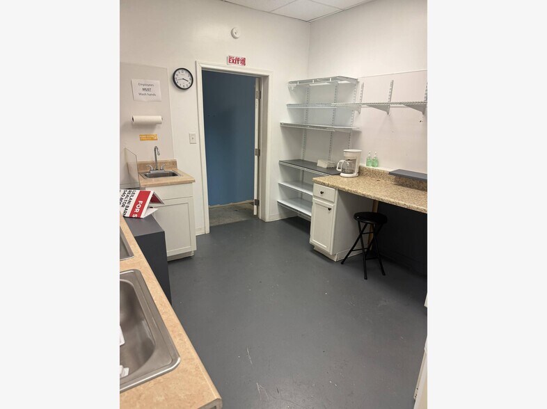 More Photos Of 338 N Washington Ave, Pulaski Office For Lease