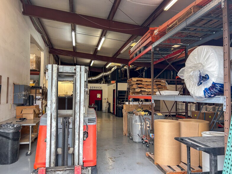More Photos Of 4273 Domino Ave, North Charleston Warehouse For Lease
