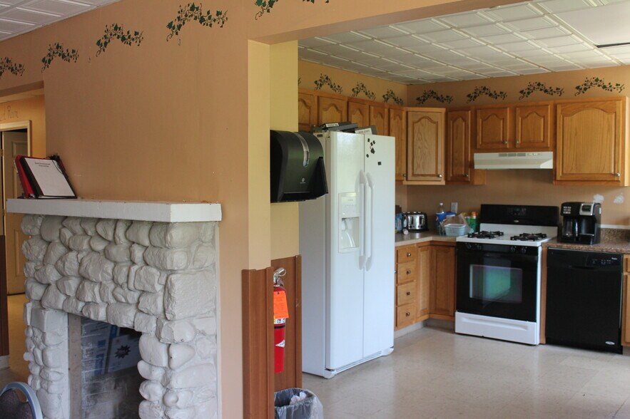 More Photos Of 7200 Lake Shore Rd, Derby Lodge Meeting Hall For Sale