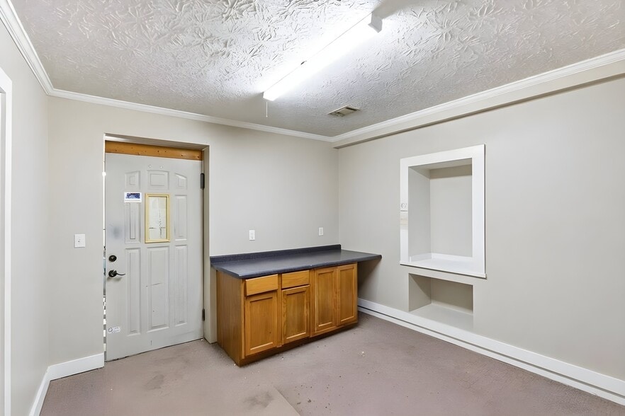 More Photos Of 3365 Thompson Bridge Rd, Gainesville Freestanding For Sale