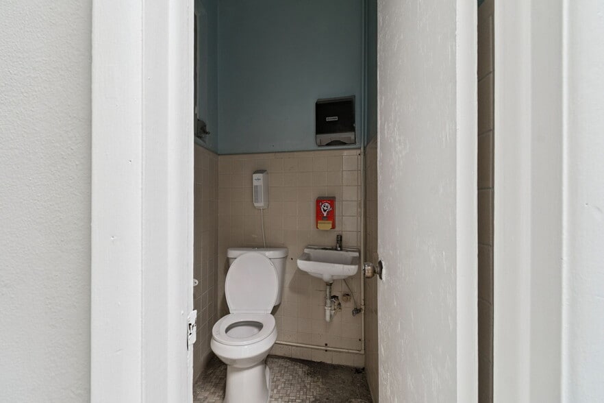 More Photos Of 715 McDuff Ave N, Jacksonville Storefront Retail Residential For Sale