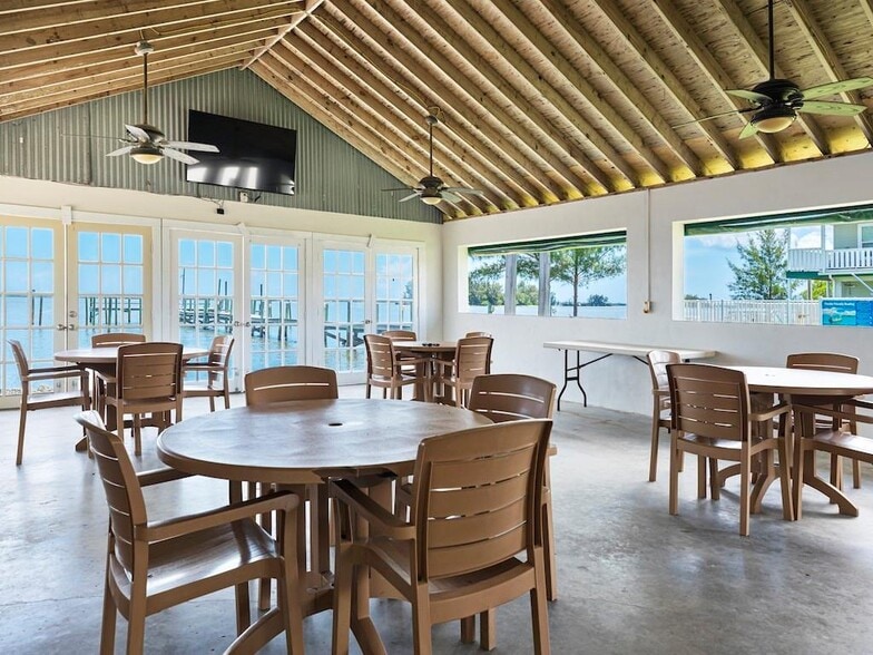 More Photos Of 412 Indian River Dr, Sebastian Hotel For Sale