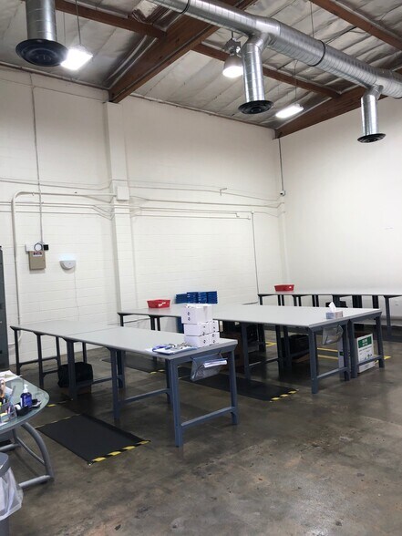 More Photos Of 2636 N Ontario St, Burbank Warehouse For Lease