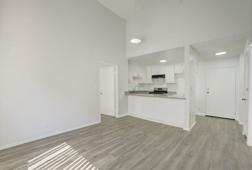 More Photos Of 311 S New Hampshire Ave, Los Angeles Apartments For Sale