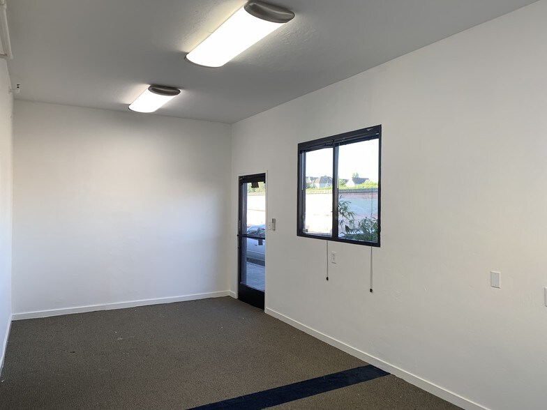 More Photos Of 936-938 S Amphlett Blvd, San Mateo Warehouse For Lease