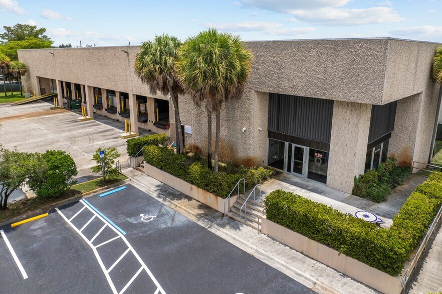 More Photos Of 1120 NW 165th St, Miami Warehouse For Lease
