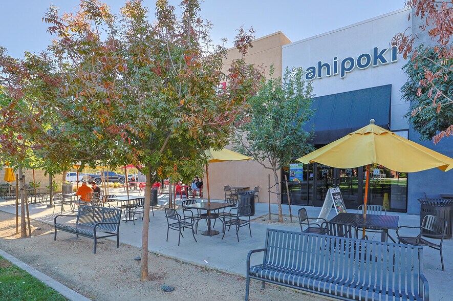 More Photos Of 8420-8440 Balboa Blvd, Northridge Storefront For Lease