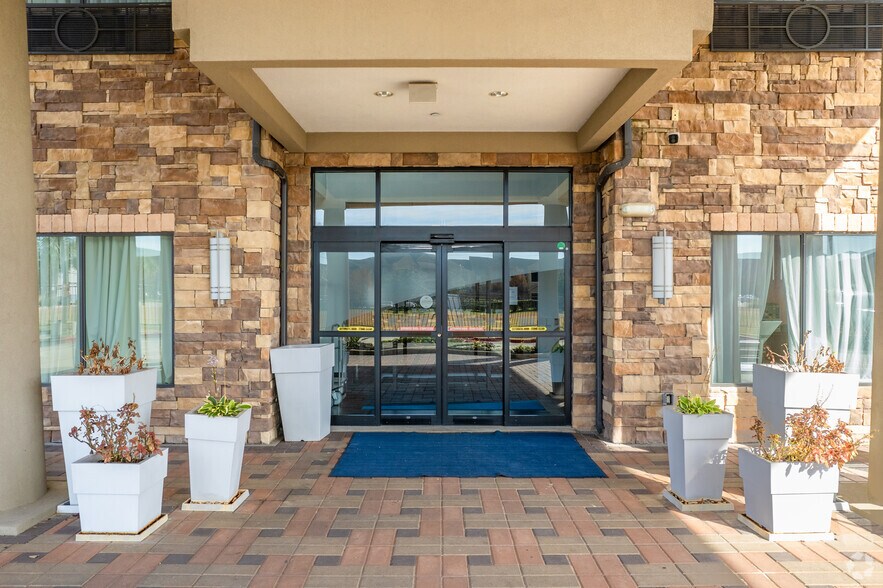 More Photos Of 9120 West Rd, Houston Hotel For Sale