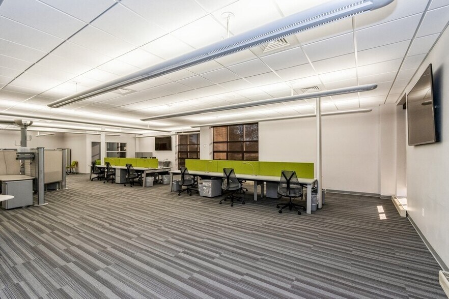 More Photos Of 2834 Northgate Dr, Iowa City Office For Lease