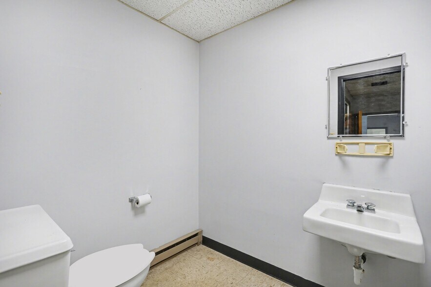 More Photos Of 400 Nationwide Dr, Harrisburg Medical For Sale