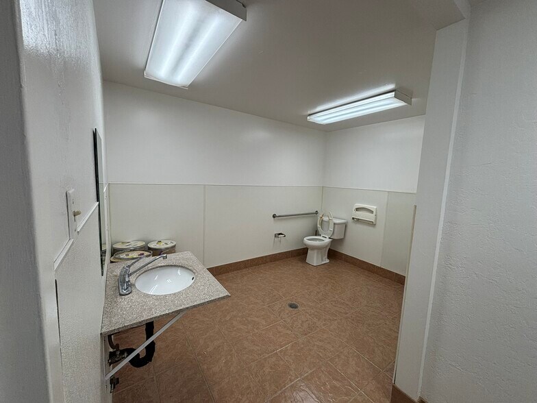 More Photos Of 625-725 San Aleso Ave, Sunnyvale Light Distribution For Lease