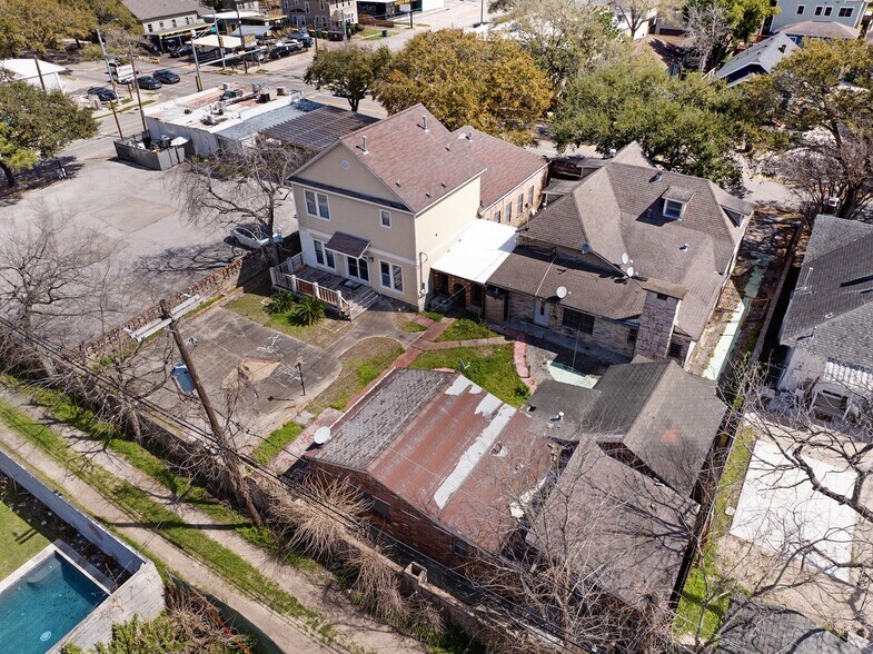 More Photos Of 1333-1335 Yale St, Houston General Retail For Sale
