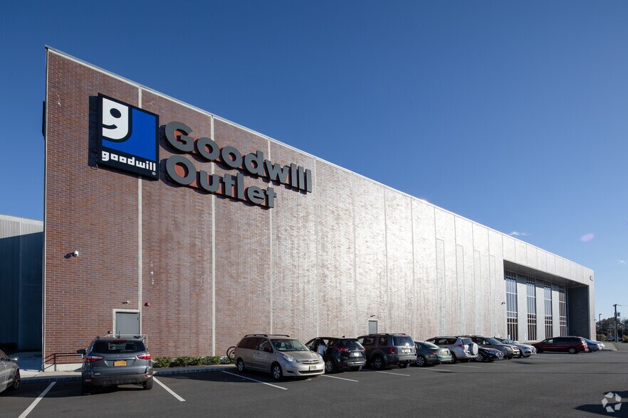 More Photos Of 400 Huyler St, South Hackensack Warehouse For Lease