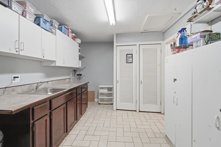 More Photos Of 1030 Camphor Ln, Deland General Retail For Sale