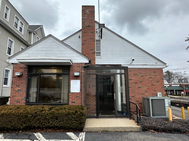 More Photos Of 75 Park Rd, West Hartford Bank For Lease