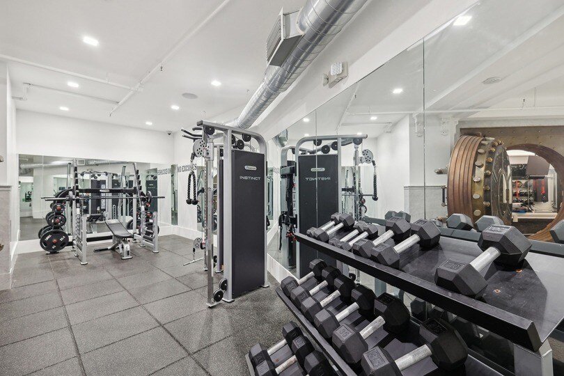 More Photos Of 1007 5th Ave, San Diego Apartments For Lease