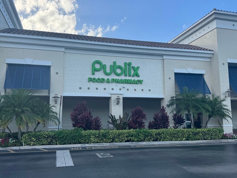 More Photos Of 566-700 N US Highway 1, Tequesta Storefront For Lease