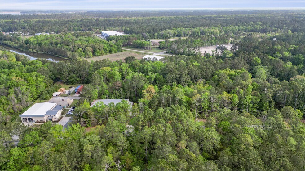 More Photos Of 140 Bay Pines Rd, Beaufort Warehouse For Lease