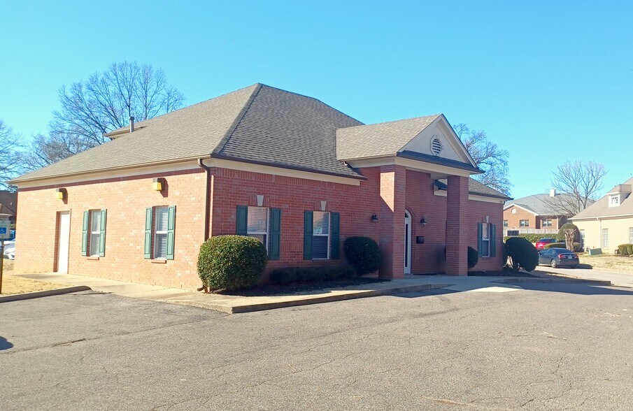 Primary Photo Of 2785 Summer Oaks Dr, Bartlett Medical For Lease