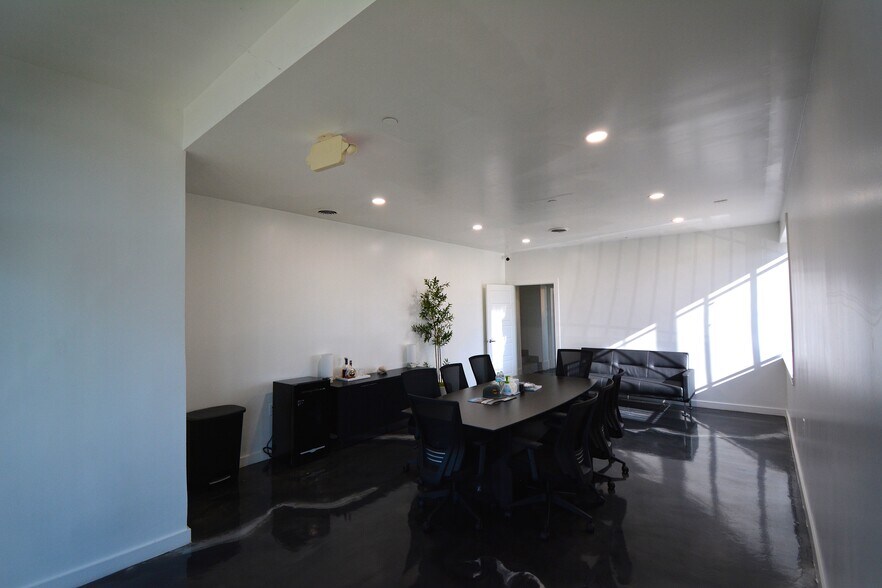 More Photos Of 8400 Sovereign Row, Dallas Distribution For Sale