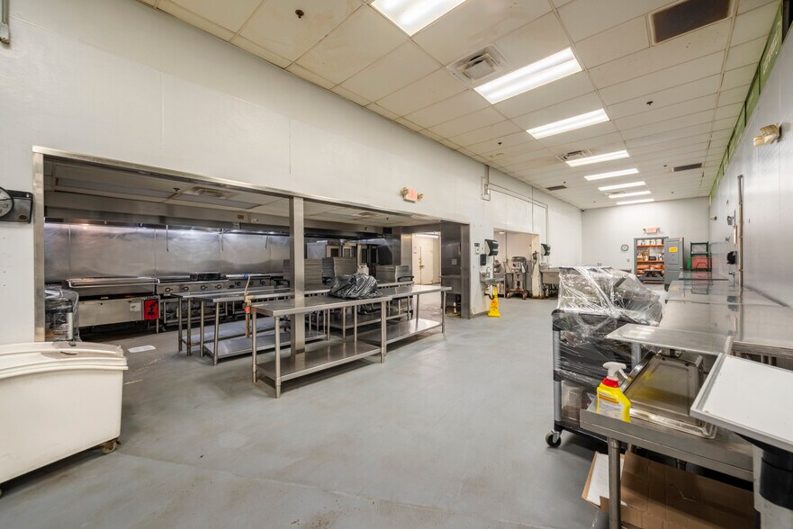 More Photos Of 5150 N State Road 7, North Lauderdale Refrigeration Cold Storage For Lease