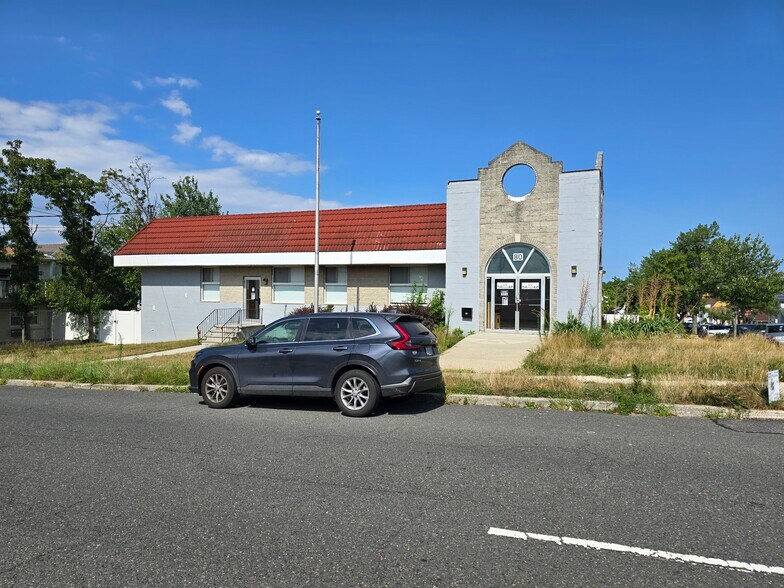 More Photos Of 80 Woodrow Rd, Staten Island Daycare Center For Lease