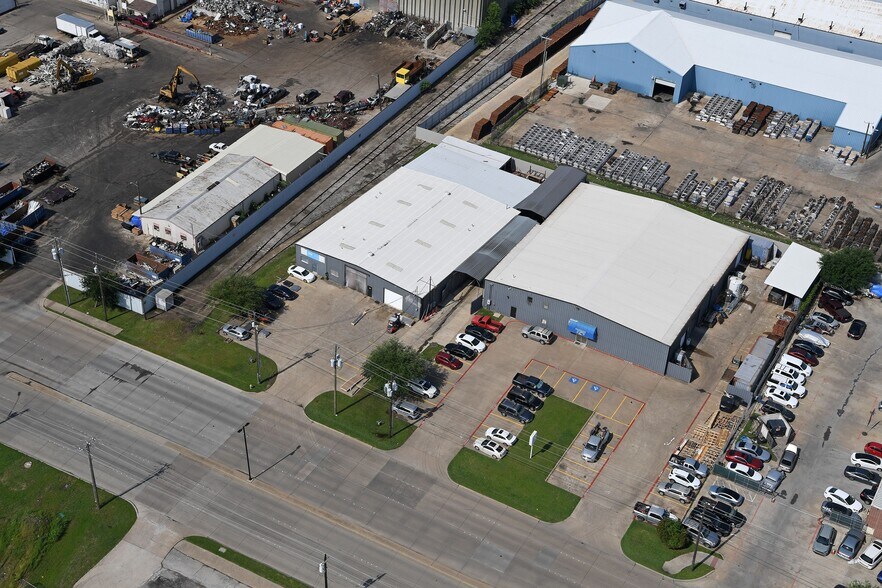 More Photos Of 1127 N 1st St, Garland Warehouse For Sale