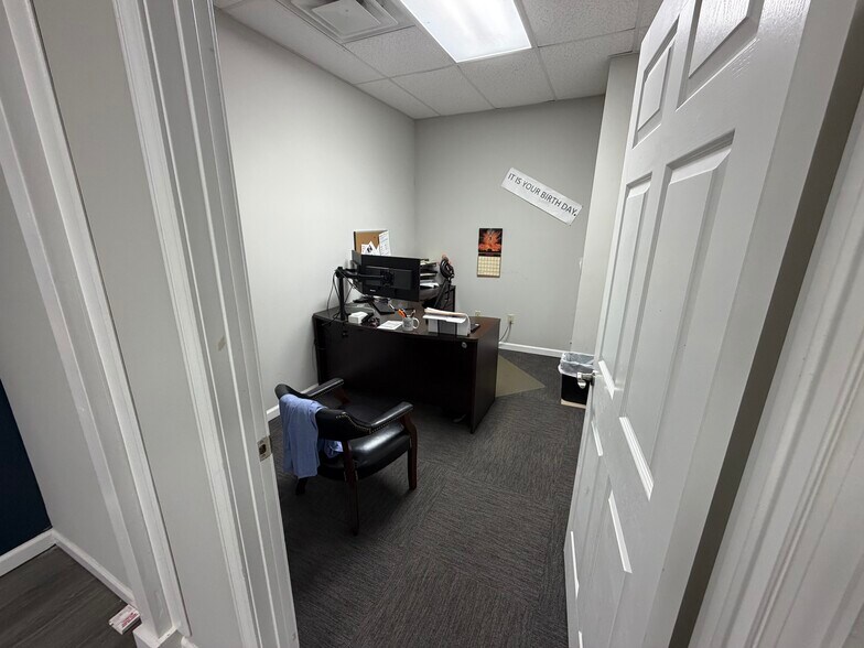 More Photos Of 256 Vann Dr, Jackson Storefront Retail Office For Sale