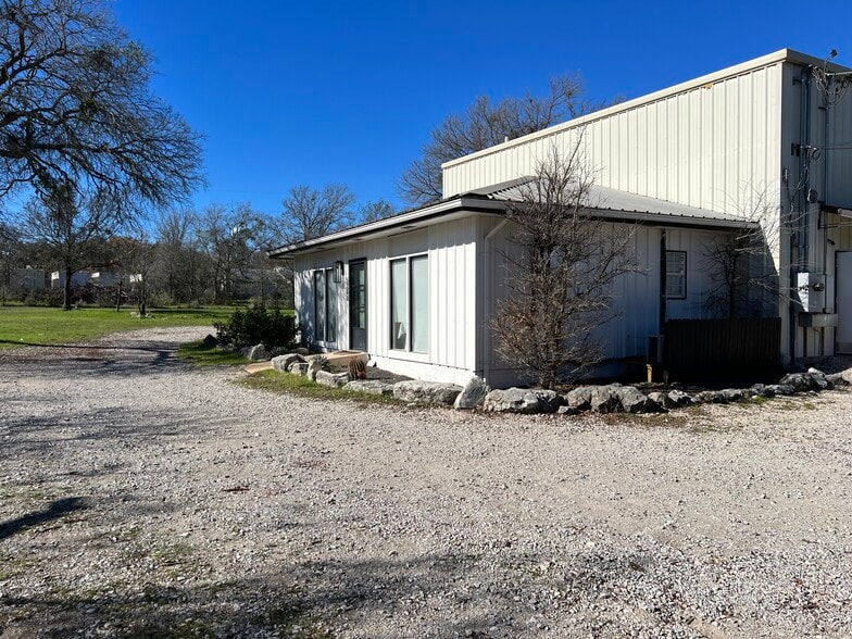 More Photos Of 5206 Beacon Dr, Austin Warehouse For Sale