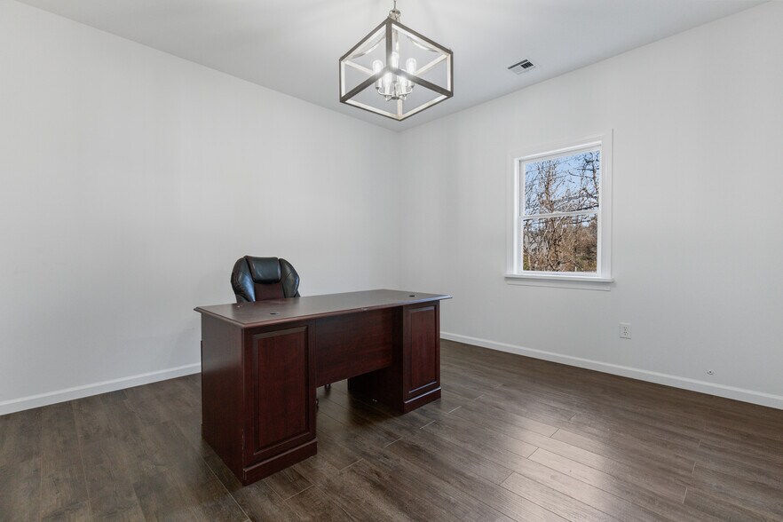 More Photos Of 593 Ramapo Valley Rd, Oakland Medical For Lease