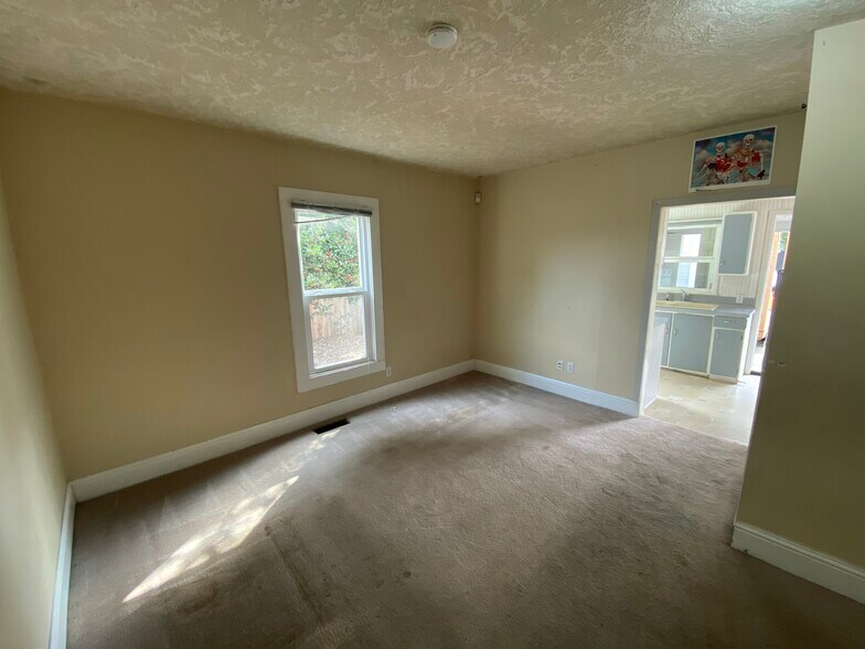 More Photos Of 1625 12th St SE, Salem Office Residential For Sale