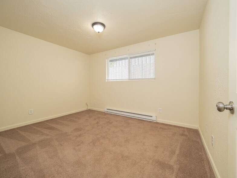 More Photos Of 1581 James St, Woodburn Multifamily For Sale