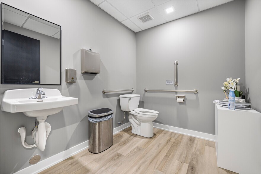 More Photos Of 23936 Industrial Park Dr, Farmington Hills Warehouse For Sale