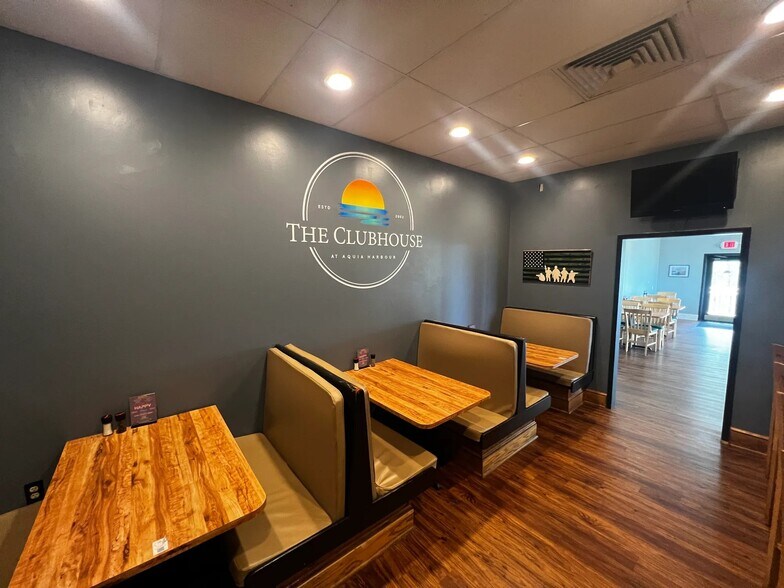 More Photos Of 202 Bow Cv, Stafford Restaurant For Lease