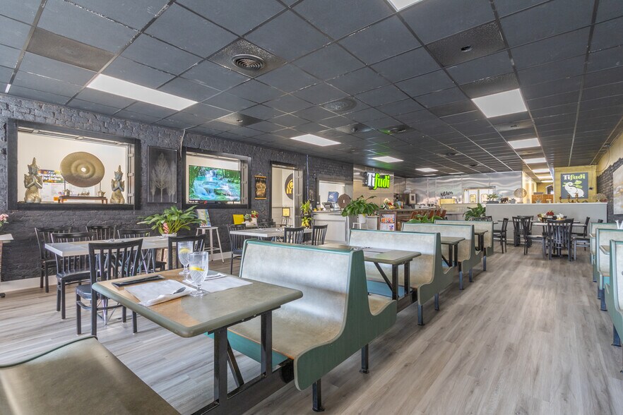 More Photos Of 122 W Whitner St, Anderson Restaurant For Lease