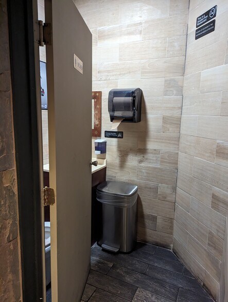 More Photos Of 142 Smith St, Brooklyn Apartments For Lease