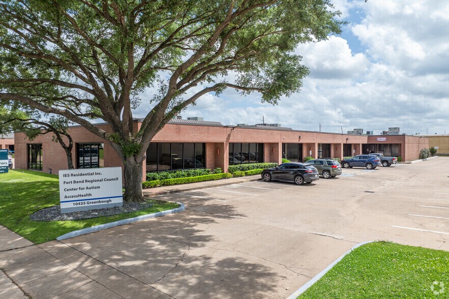More Photos Of 10435 Greenbough Dr, Stafford Office For Lease
